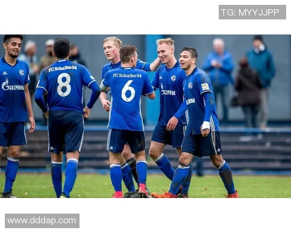 精彩足球直播尽在掌握实时赛事分析与互动评论助你畅享每一场比赛的激情